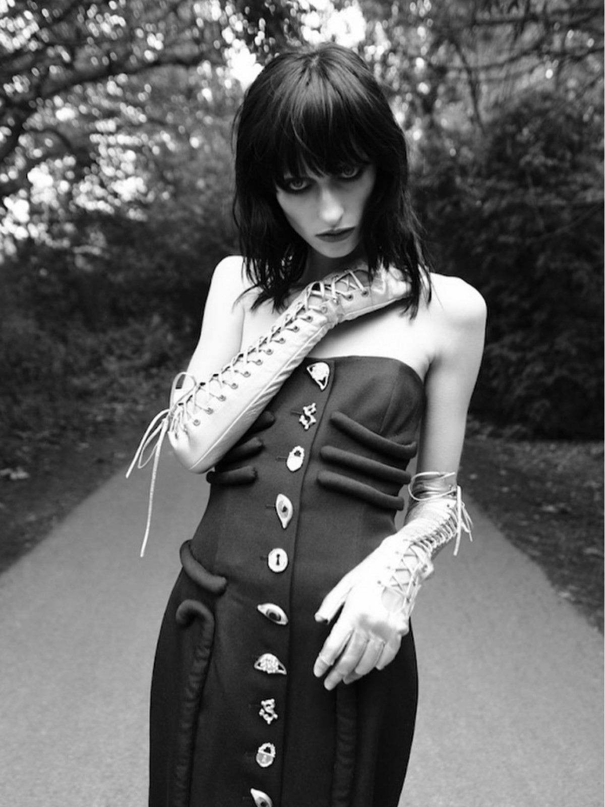 MANUSI LUNGI FARA DEGETE