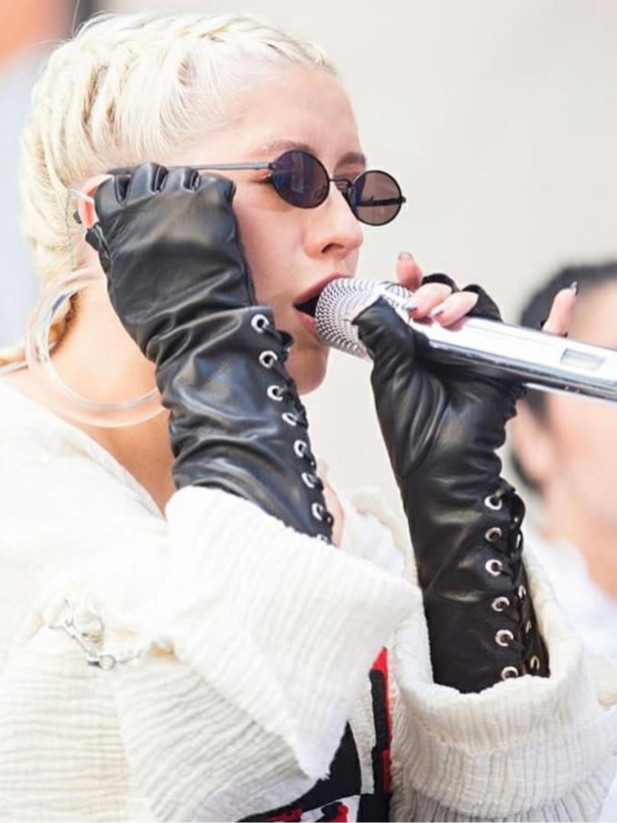 MANUSI LUNGI FARA DEGETE