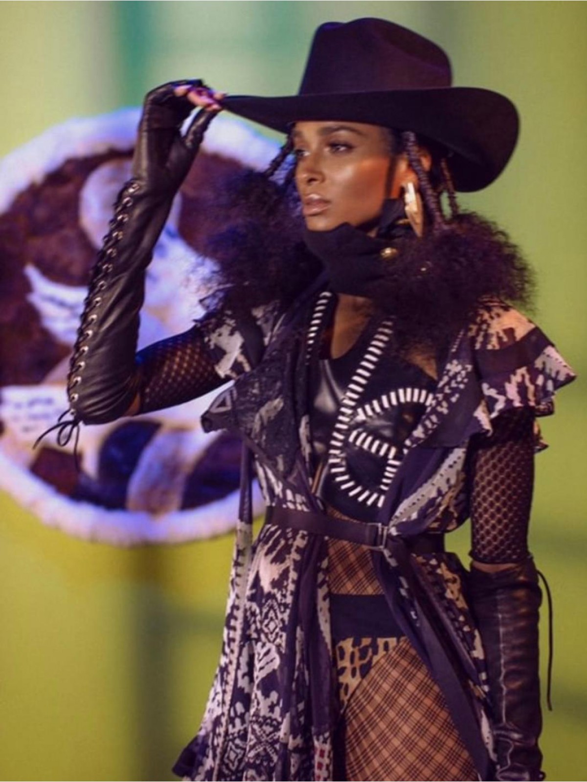 MANUSI LUNGI FARA DEGETE