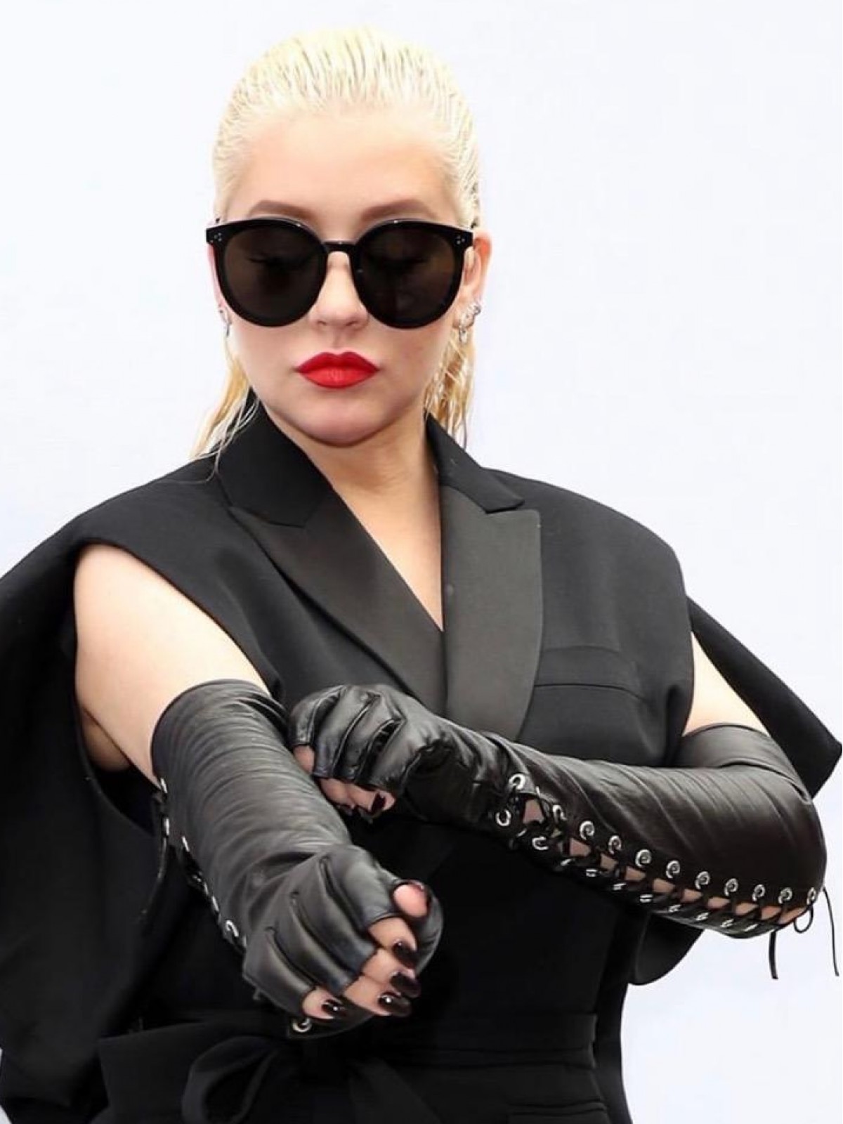 MANUSI LUNGI FARA DEGETE